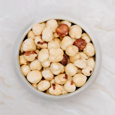 Haselnüsse blanchiert geröstet und gesalzen 1 kg - Burghardt Delicious